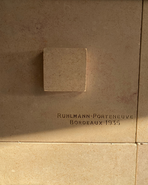 ruhlmann-porteneuve-mur-marbre