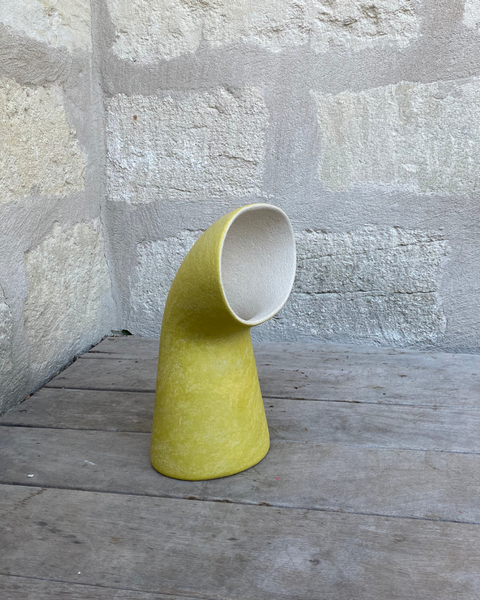 Lampe en céramique jaune de Zélie ROUBY