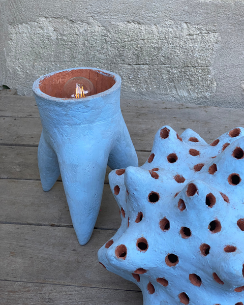 Lampe en céramique astéroïde bleue d'Agnès Debizet